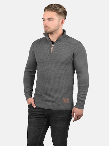 !Solid Pullover 'Tommy' in Grau: Vorderseite
