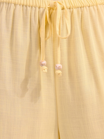 Friends Like These Zvonové kalhoty Kalhoty – žlutá