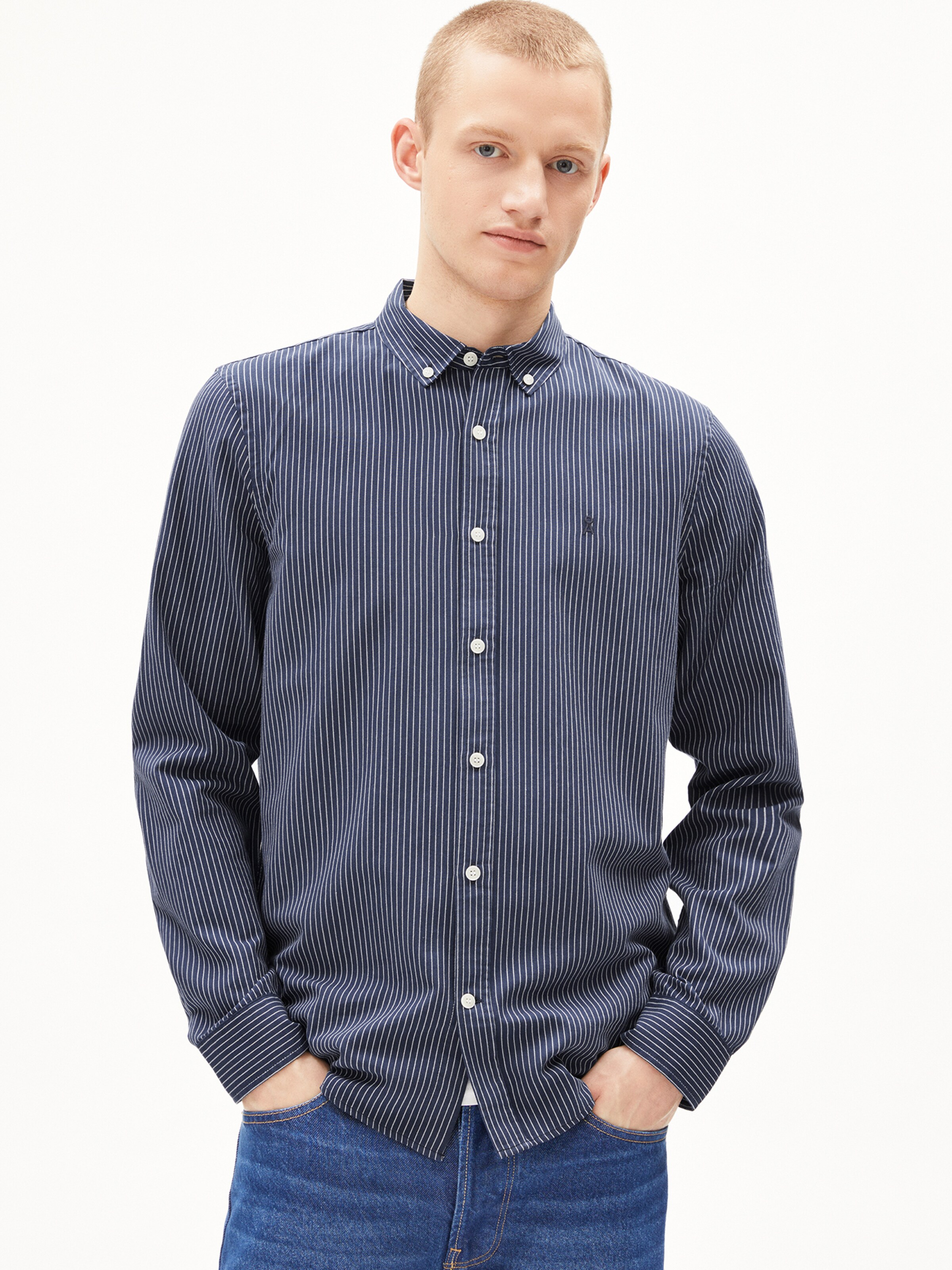 Coupe regular Chemise ' QUAASA STRIPES ' ARMEDANGELS en mélange de couleurs : devant