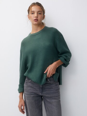 Pull&Bear Пуловер в зелено: отпред