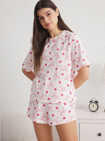 Trendyol Shorty in Pink: front