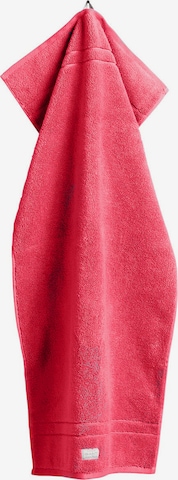 GANT Towel in Red: front