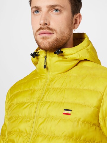 LEVI'S ® Prehodna jakna 'Presidio Pkbl Hooded Jkt' | rumena barva
