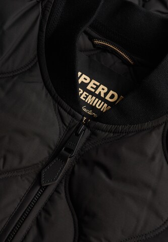 Superdry Tussenjas in Zwart