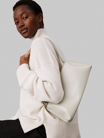 Calvin Klein Наплечная сумка в Серый