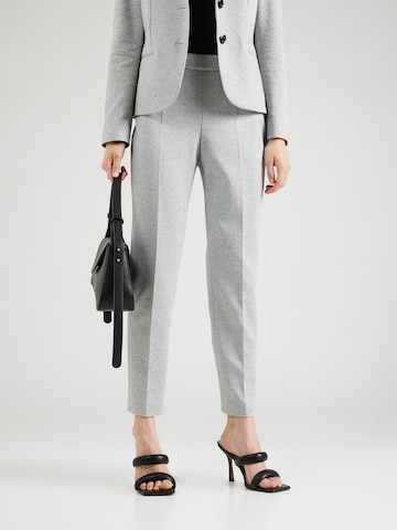 BOSS - Tapered Pantalón de pinzas 'Tilunara' en gris: frente