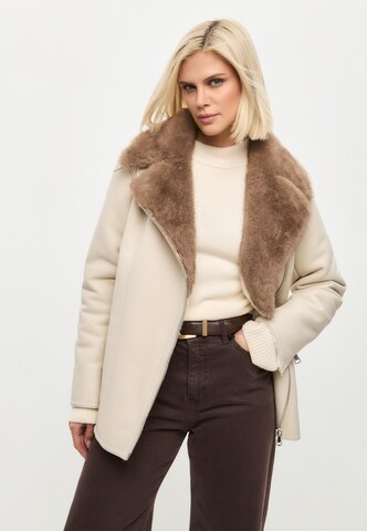 Manteau d’hiver CESARE GASPARI en blanc : devant