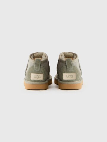 Bocanci de zăpadă 'CLASSIC ULTRA MINI' de la UGG pe verde