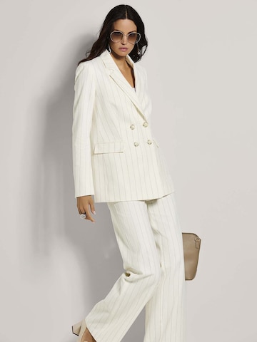 MADELEINE Blazers in Wit