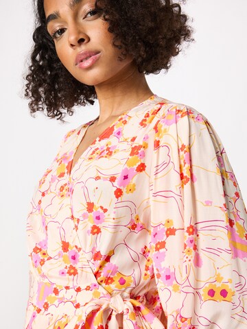 Suncoo - Vestidos camiseiros 'CREOLE' em rosa