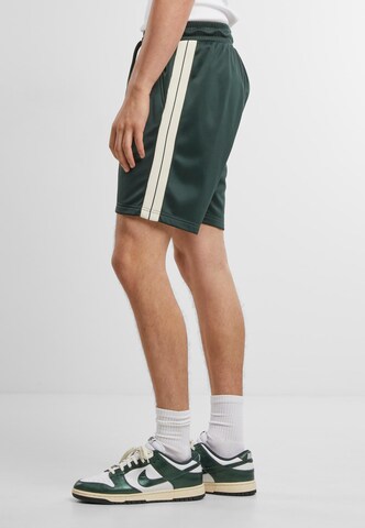 Urban Classics Regular Shorts in Grün