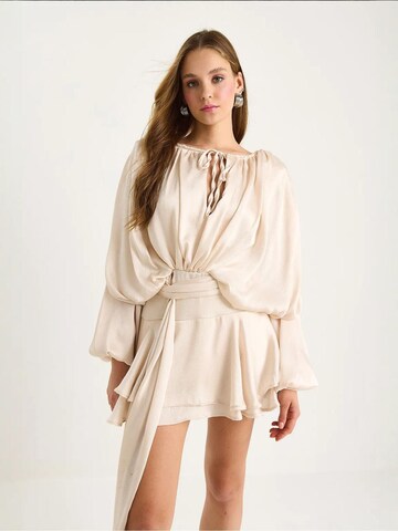 Robe Bianco Lucci en beige
