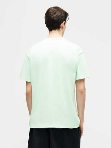 Nike Sportswear Μπλουζάκι 'PREM ESS' σε πράσινο