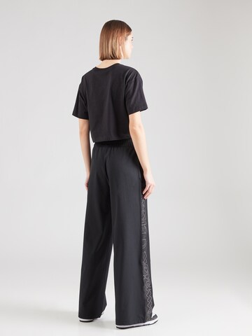 Champion Authentic Athletic Apparel - Pierna ancha Pantalón en negro