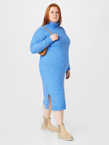 Robes en maille 'Juliana' PIECES Curve en bleu