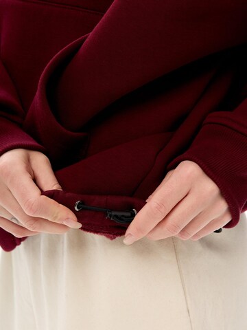Felpa 'Line Kiss' di MIRONS in rosso