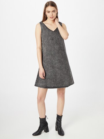 JDY - Vestido 'MIA SPENCER' en negro: frente