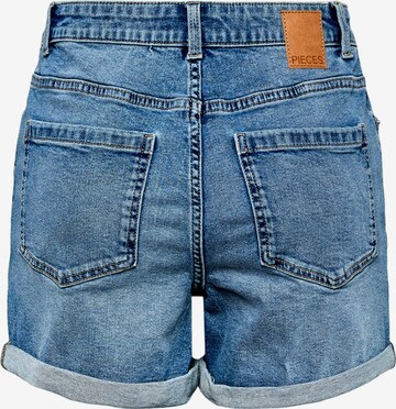 PIECES Regular Shorts 'Pacy' in Blau