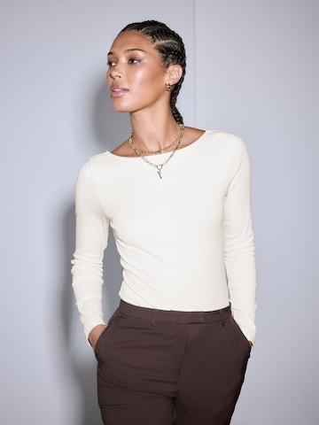 Next Rövid body - bézs: elől