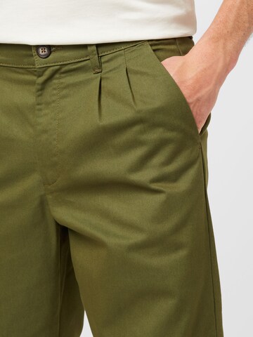 Redefined Rebel Regular Pleat-front trousers 'Kevin' in Green