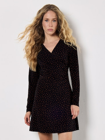 Apricot Dress ' ' in Black: front