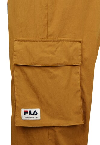 Tapered Pantaloni cargo di FILA in marrone
