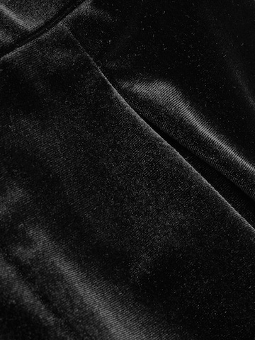 Set de la Next pe negru