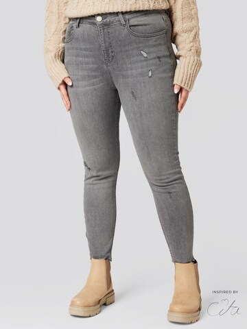 Guido Maria Kretschmer Curvy Skinny Jeans 'Cosette inspired by Cita' in Grey: front