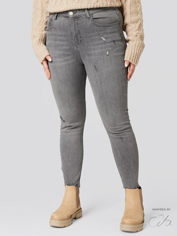 Guido Maria Kretschmer Curvy Skinny Jeans 'Cosette inspired by Cita' in Grijs: voorkant