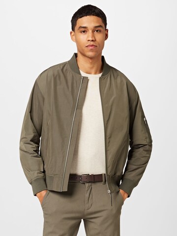 Lindbergh Between-Season Jacket in Green: front