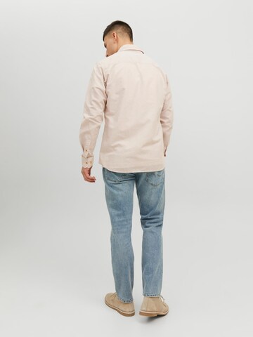 JACK & JONES جينز مضبوط قميص بلون بيج