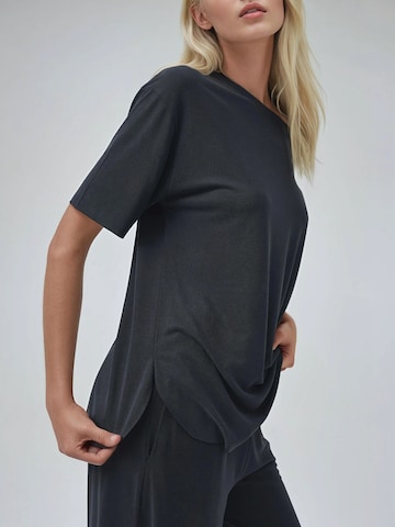 Busem T-Shirts in Schwarz