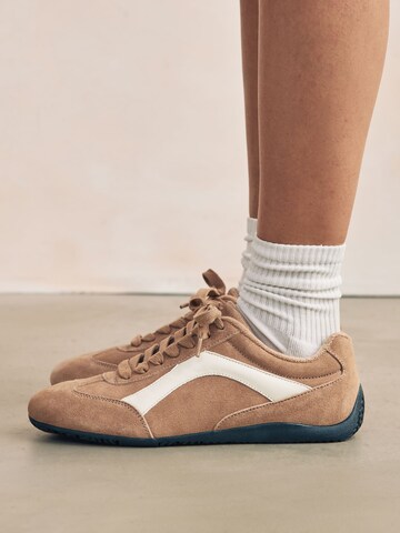 Next Platform trainers in Beige