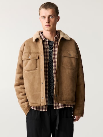 Pull&Bear Tussenjas in Bruin: voorkant
