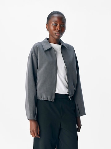 Veste mi-saison 'SIGRID' OBJECT en gris : devant