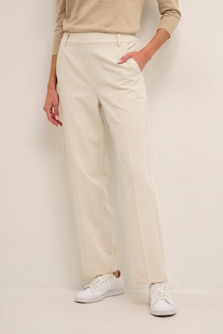 Regular Pantalon à plis 'Sakura' Kaffe en beige : devant