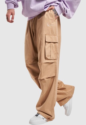 Karl Kani - Pierna ancha Pantalón cargo en beige: frente