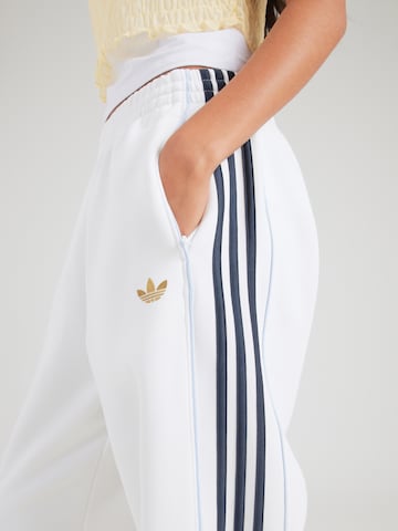 ADIDAS ORIGINALS Конический (Tapered) Штаны в Белый