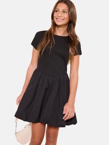 Lipsy Šaty – černá: přední strana