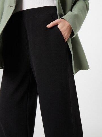 Largi Pantaloni de la GERRY WEBER pe negru