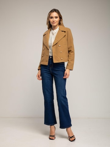 Tantra - Chaqueta de entretiempo 'Chaqueta corta de paño con solapas,  botones dorados y bolsillos laterales' en beige