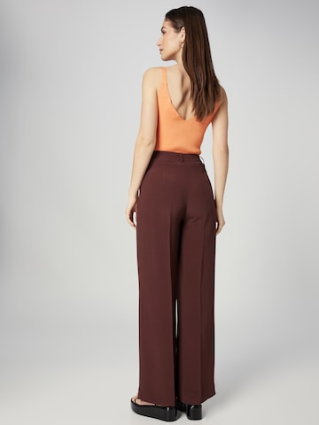 A LOT LESS Wide leg Trousers with creases 'Daliah' in Brown