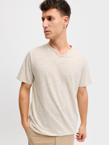 JJ Rebel Koszulka 'JREBWINDOM' w kolorze beżowy