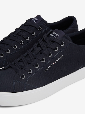 Baskets basses 'Essential' TOMMY HILFIGER en bleu