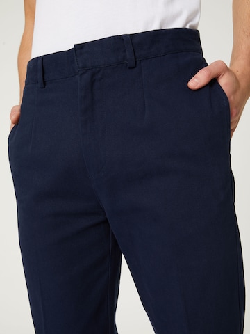 DAN FOX APPAREL Tapered Pantalon 'Elian' in Blauw