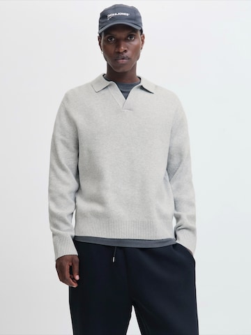 Pulover de la JACK & JONES pe gri: față