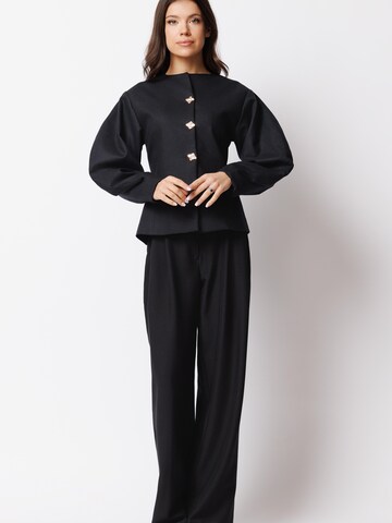 Veste mi-saison 'Lyra' Couture de Marie en noir