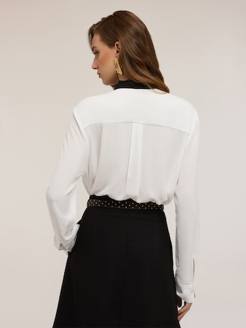 MOTIVI - Blusa en blanco