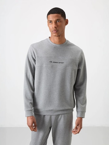Tommy Life Regular Jogginganzug in Grau
