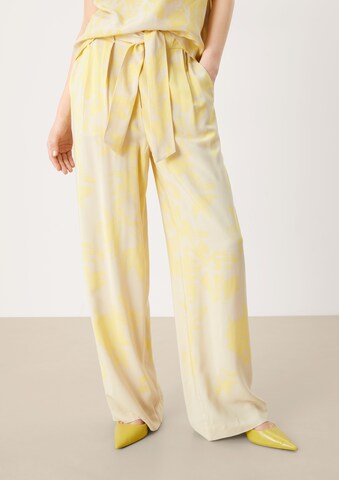 Wide leg Pantaloni con pieghe di s.Oliver BLACK LABEL in giallo: frontale